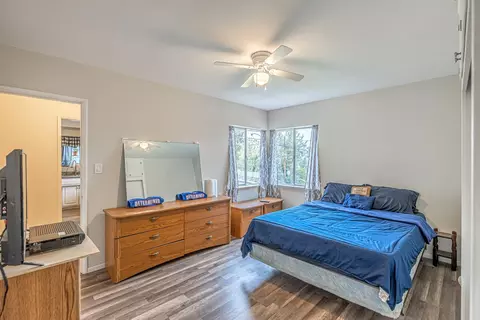 10504 Pinyon Ave, Tujunga, CA 91042 photo 15