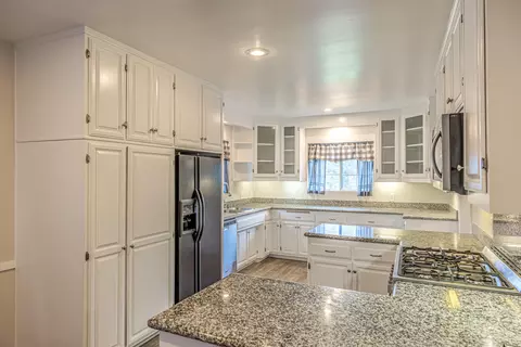 10504 Pinyon Ave, Tujunga, CA 91042 photo 9