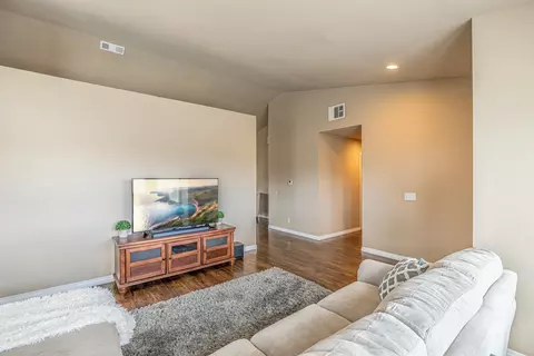 2647 E Kettering St, Lancaster, CA 93535 photo 5