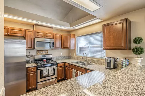 2647 E Kettering St, Lancaster, CA 93535 photo 10