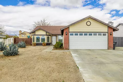 2647 E Kettering St, Lancaster, CA 93535 photo 2