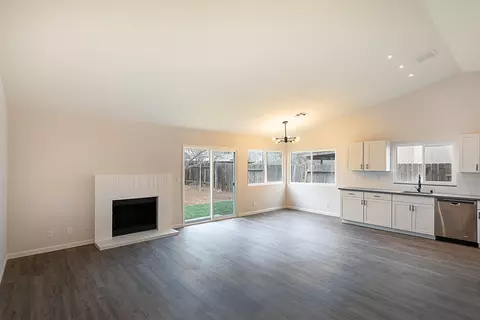 811 Jason Ct, Lancaster, CA 93534 photo 4