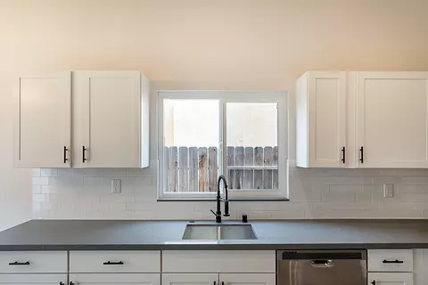 811 Jason Ct, Lancaster, CA 93534 photo 8