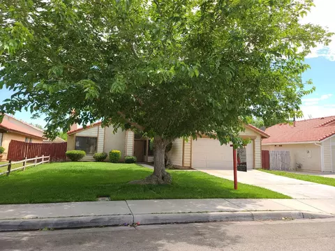 1610 E Norberry St, Lancaster, CA 93535 photo 2