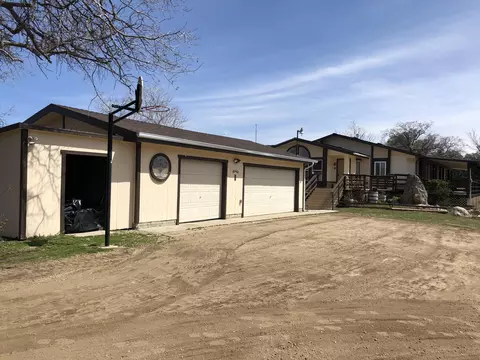 18259 Alps St, Tehachapi, CA 93561 photo 3