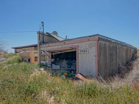 7900 Cinnabar Rd, Cantil, CA 93519 photo 3