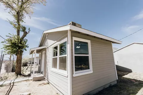 319 W Kettering St, Lancaster, CA 93534 photo 2