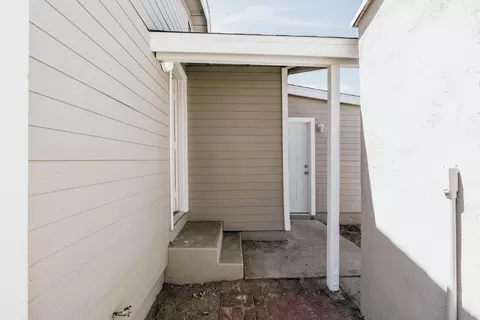 319 W Kettering St, Lancaster, CA 93534 photo 4