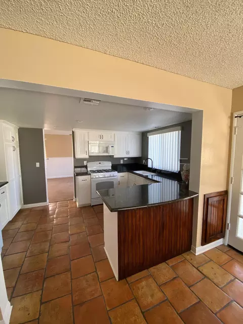 44146 Berkeley Ct, Lancaster, CA 93536 photo 4