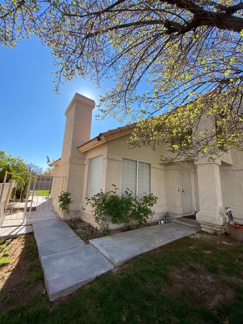 44146 Berkeley Ct, Lancaster, CA 93536 photo 2