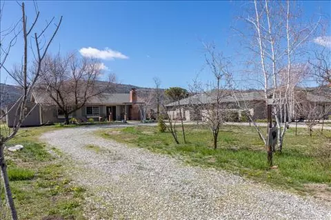 29448 Fawn Way, Tehachapi, CA 93561 photo 2