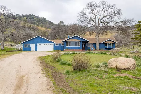 21001 Old Town Rd, Tehachapi, CA 93561 photo 2