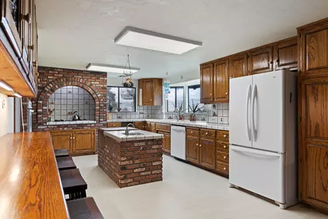 21001 Old Town Rd, Tehachapi, CA 93561 photo 6