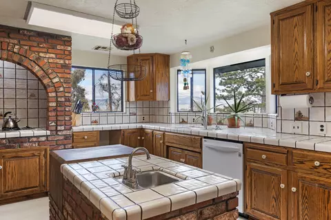 21001 Old Town Rd, Tehachapi, CA 93561 photo 8