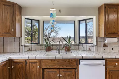 21001 Old Town Rd, Tehachapi, CA 93561 photo 9