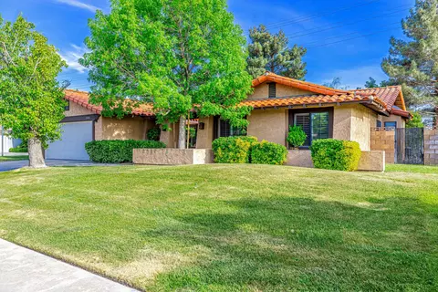 2828 Helen Ln, Lancaster, CA 93536 photo 2