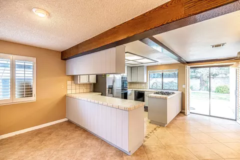 2828 Helen Ln, Lancaster, CA 93536 photo 9