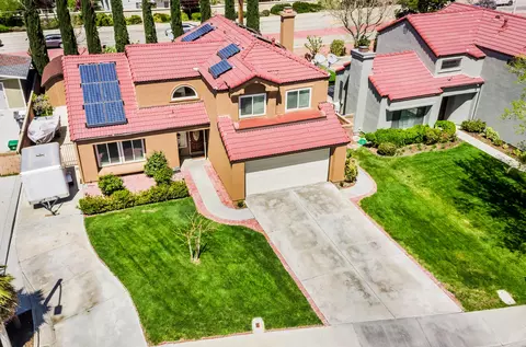 2623 Macfarlane Dr, Lancaster, CA 93536 photo 2