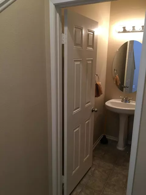 2206 E Nugent St, Lancaster, CA 93535 photo 8