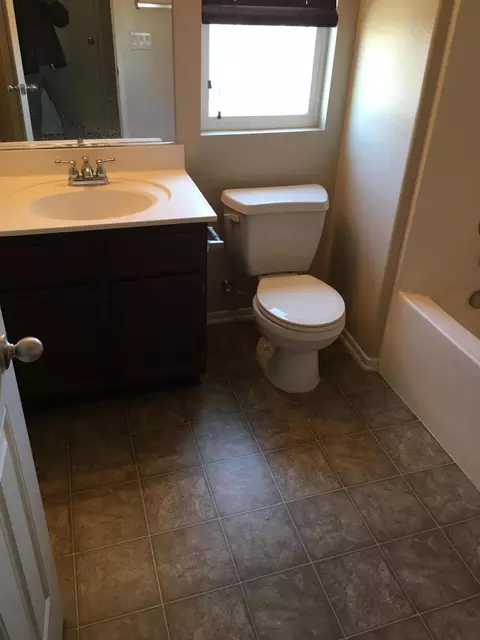 2206 E Nugent St, Lancaster, CA 93535 photo 6