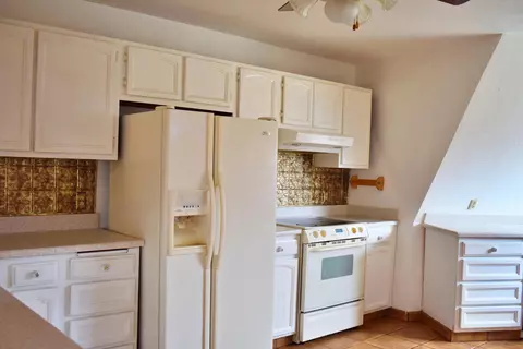 21001 Country Club Dr, Tehachapi, CA 93561 photo 4