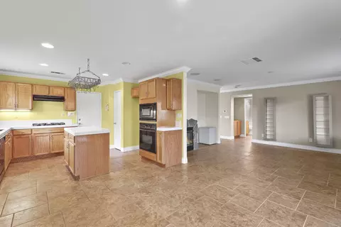 2035 Benfar Dr, Lancaster, CA 93535 photo 8