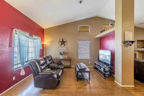2039 Thomas Dr, Lancaster, CA 93535 photo 4