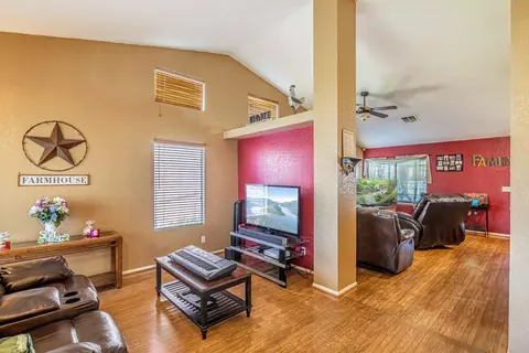 2039 Thomas Dr, Lancaster, CA 93535 photo 5