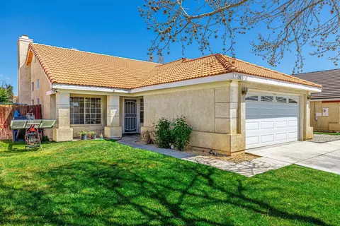 2039 Thomas Dr, Lancaster, CA 93535 photo 3