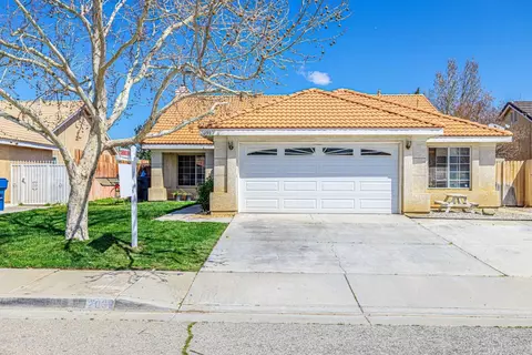 2039 Thomas Dr, Lancaster, CA 93535 photo 1
