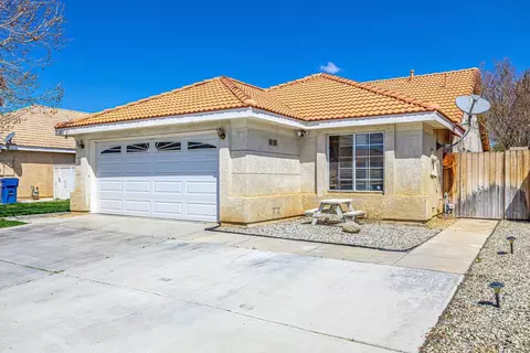 2039 Thomas Dr, Lancaster, CA 93535 photo 2