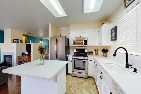 1821 Astor Ct, Lancaster, CA 93534 photo 6