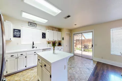 1821 Astor Ct, Lancaster, CA 93534 photo 4