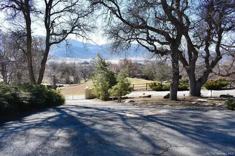 24470 Willow Pass Dr, Tehachapi, CA 93561 photo 2