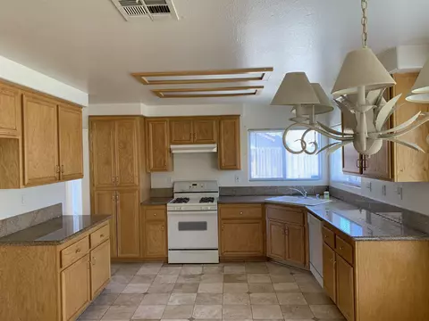 38216 37th St E, Palmdale, CA 93550 photo 8