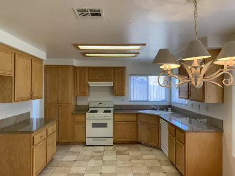 38216 37th St E, Palmdale, CA 93550 photo 9