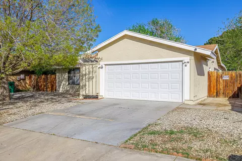 44157 Kirkland Ave, Lancaster, CA 93535 photo 2