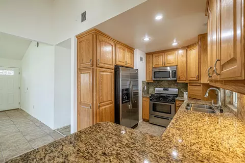 44113 E 4th St, Lancaster, CA 93535 photo 9