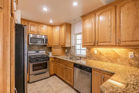 44113 E 4th St, Lancaster, CA 93535 photo 10