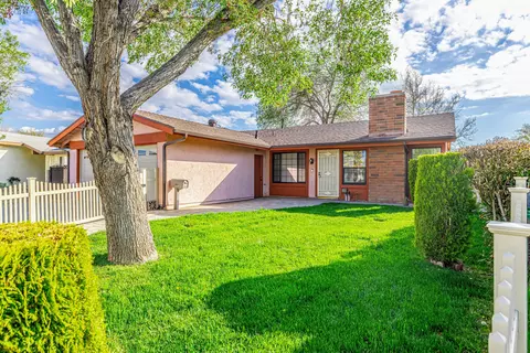 44113 E 4th St, Lancaster, CA 93535 photo 2