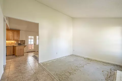 44113 E 4th St, Lancaster, CA 93535 photo 4