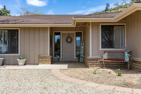 26001 Plateau Ct, Tehachapi, CA 93561 photo 2