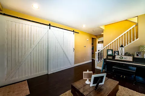 2225 Candytuft Ln, Palmdale, CA 93551 photo 4