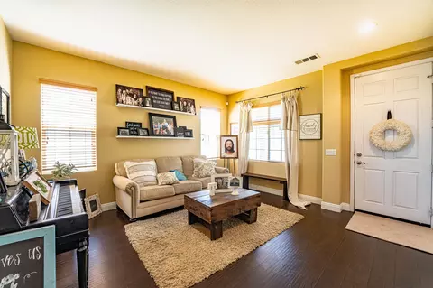 2225 Candytuft Ln, Palmdale, CA 93551 photo 3