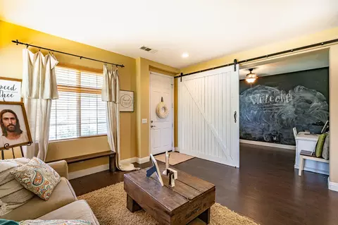 2225 Candytuft Ln, Palmdale, CA 93551 photo 5