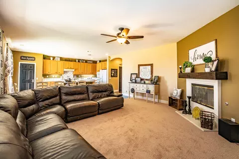 2225 Candytuft Ln, Palmdale, CA 93551 photo 8