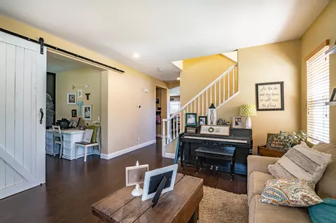 2225 Candytuft Ln, Palmdale, CA 93551 photo 2