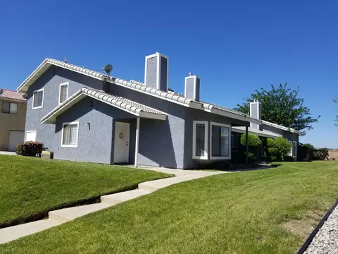 43627 8th St E, Lancaster, CA 93535 photo 1