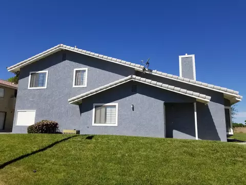 43627 8th St E, Lancaster, CA 93535 photo 2