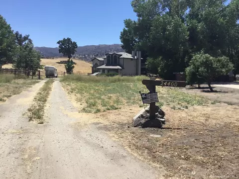 24400 Stine Ct, Tehachapi, CA 93561 photo 2